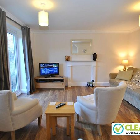 Garfield Place Cosy 2-Bedroom Cottage Central Windsor With Parking Exterior photo