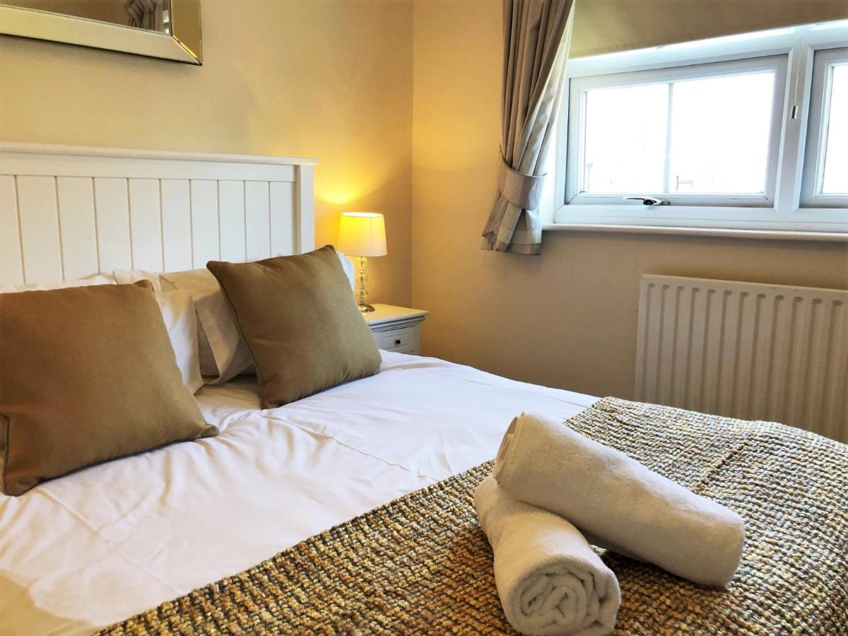 Garfield Place Cosy 2-Bedroom Cottage Central Windsor With Parking Exterior photo
