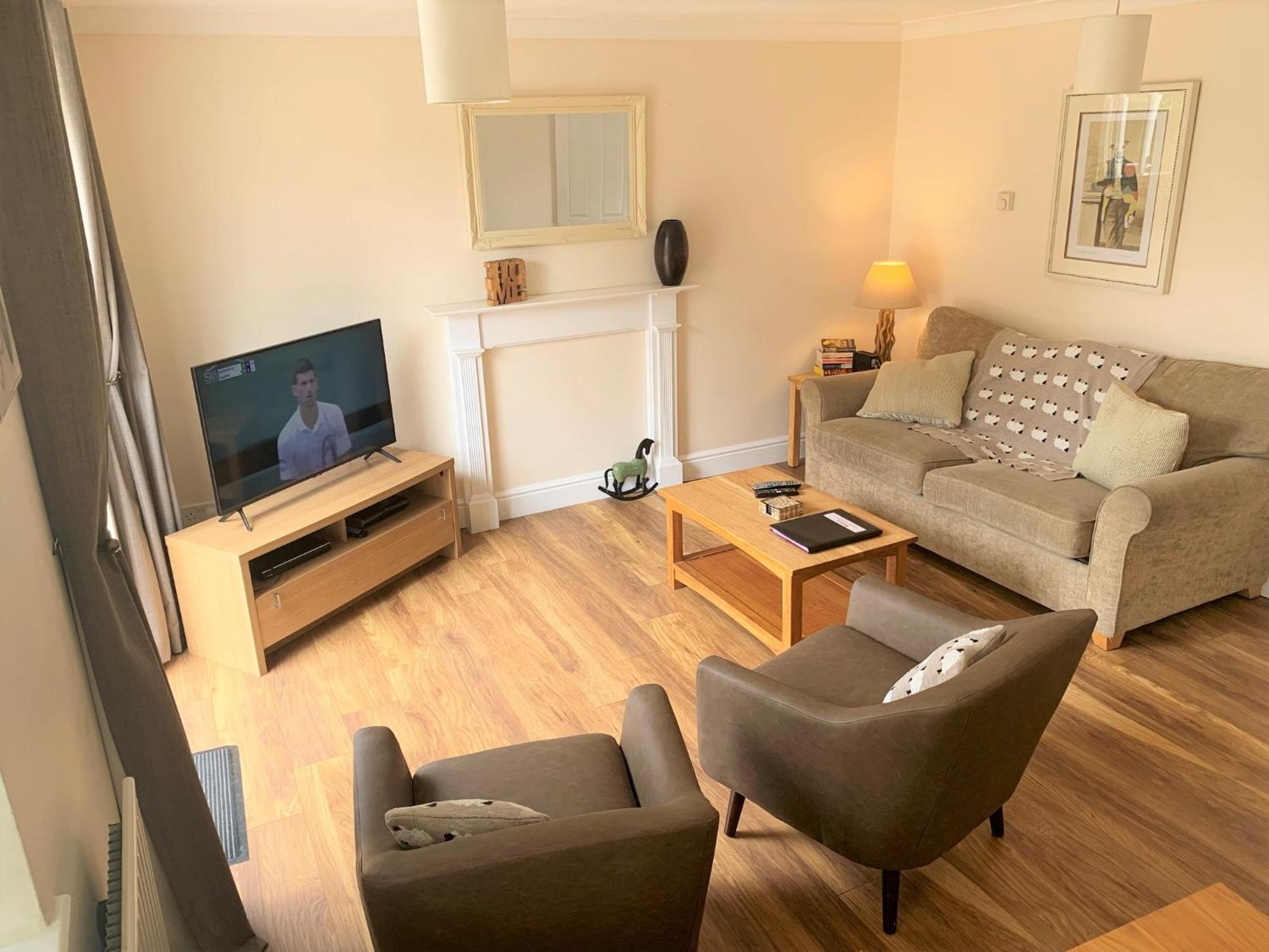 Garfield Place Cosy 2-Bedroom Cottage Central Windsor With Parking Exterior photo