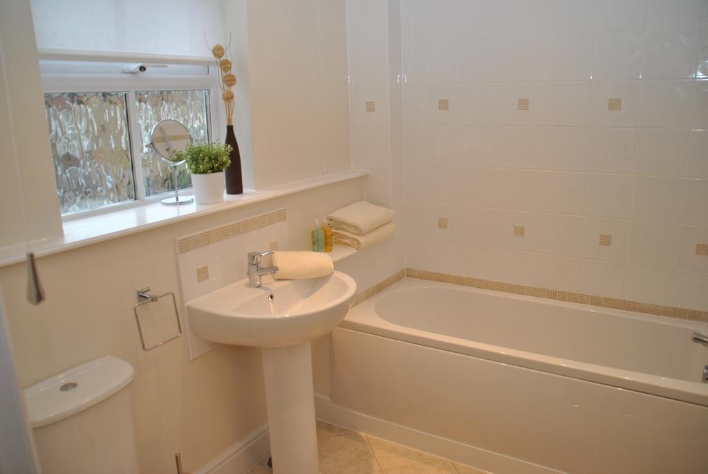 Garfield Place Cosy 2-Bedroom Cottage Central Windsor With Parking Exterior photo