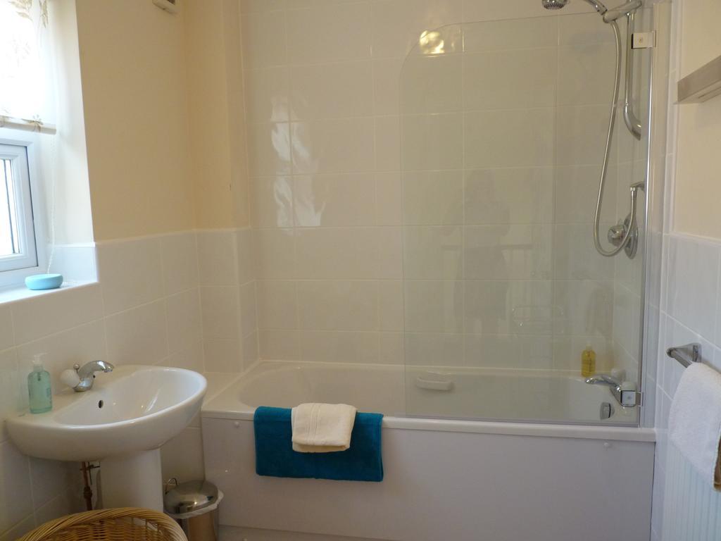 Garfield Place Cosy 2-Bedroom Cottage Central Windsor With Parking Exterior photo