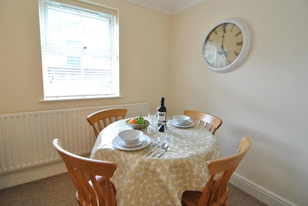 Garfield Place Cosy 2-Bedroom Cottage Central Windsor With Parking Exterior photo